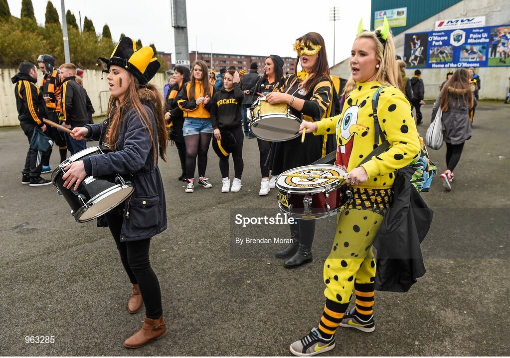 15 February 2015; Austin Stacks supporters arrive at O'Moore Park ahead of the game. AIB GAA Football All-Ireland Senior Club Championship, Semi-Final, Austin Stacks v Slaughtneil, O'Moore Park, Portlaoise, Co. Laois. Picture credit: Brendan Moran / SPORTSFILE