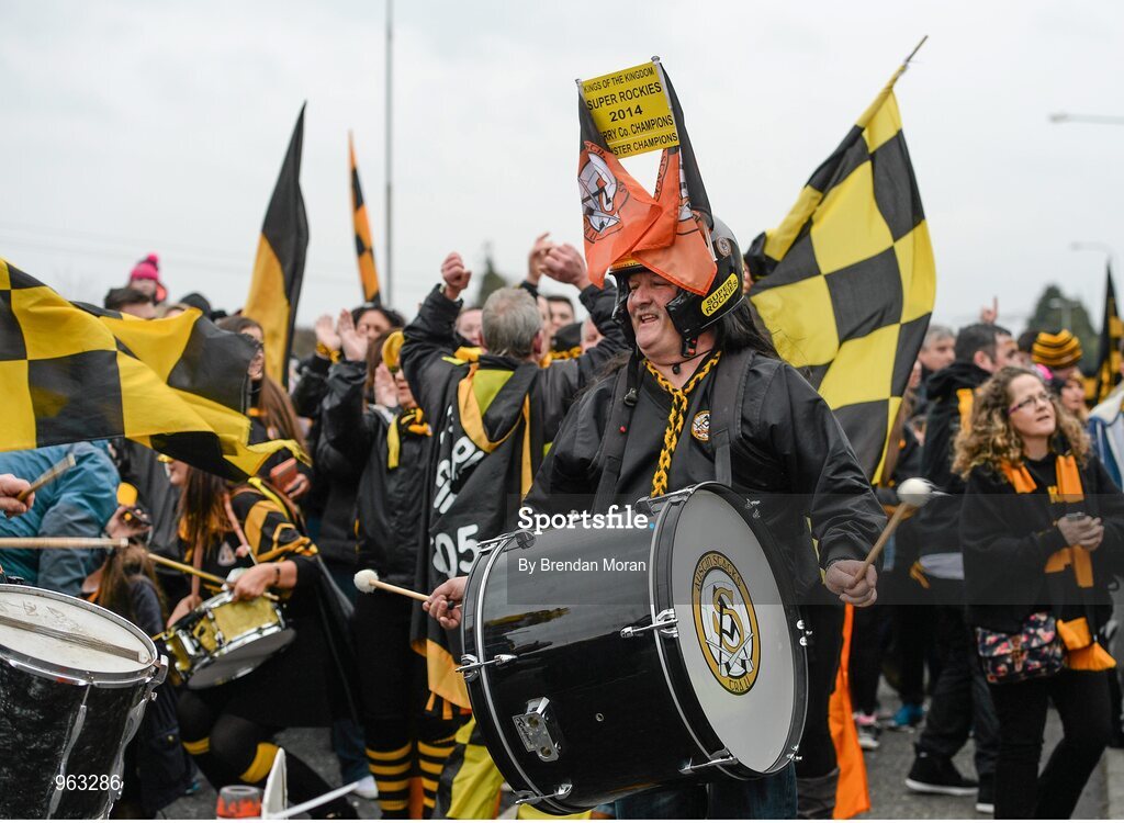 15 February 2015; Austin Stacks supporters arrive at O'Moore Park ahead of the game. AIB GAA Football All-Ireland Senior Club Championship, Semi-Final, Austin Stacks v Slaughtneil, O'Moore Park, Portlaoise, Co. Laois. Picture credit: Brendan Moran / SPORTSFILE