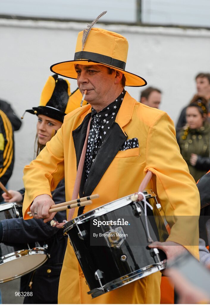 15 February 2015; Austin Stacks supporters arrive at O'Moore Park ahead of the game. AIB GAA Football All-Ireland Senior Club Championship, Semi-Final, Austin Stacks v Slaughtneil, O'Moore Park, Portlaoise, Co. Laois. Picture credit: Brendan Moran / SPORTSFILE
