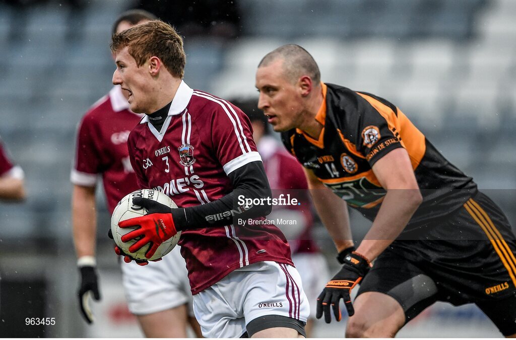 15 February 2015; Brendan Rogers, Slaughtneil, in action against Kieran Donaghy, Austin Stacks. AIB GAA Football All-Ireland Senior Club Championship, Semi-Final, Austin Stacks v Slaughtneil, O'Moore Park, Portlaoise, Co. Laois. Picture credit: Brendan Moran / SPORTSFILE