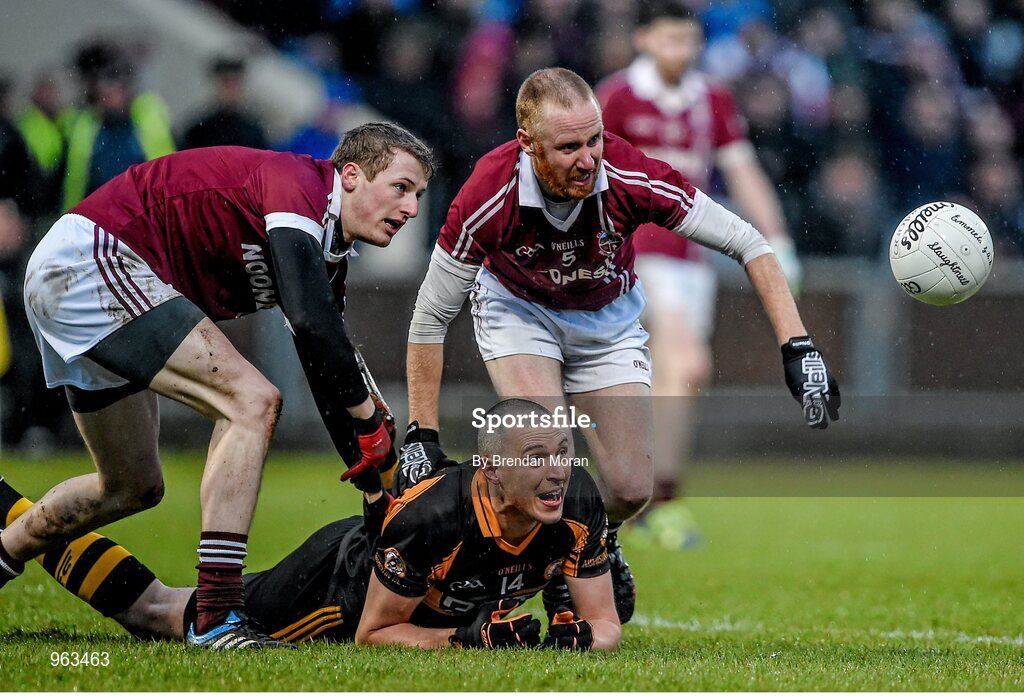 15 February 2015; Kieran Donaghy, Austin Stacks, under pressure from Slaughtneil players Brendan Rogers, left, and Conan Cassidy. AIB GAA Football All-Ireland Senior Club Championship, Semi-Final, Austin Stacks v Slaughtneil, O'Moore Park, Portlaoise, Co. Laois. Picture credit: Brendan Moran / SPORTSFILE