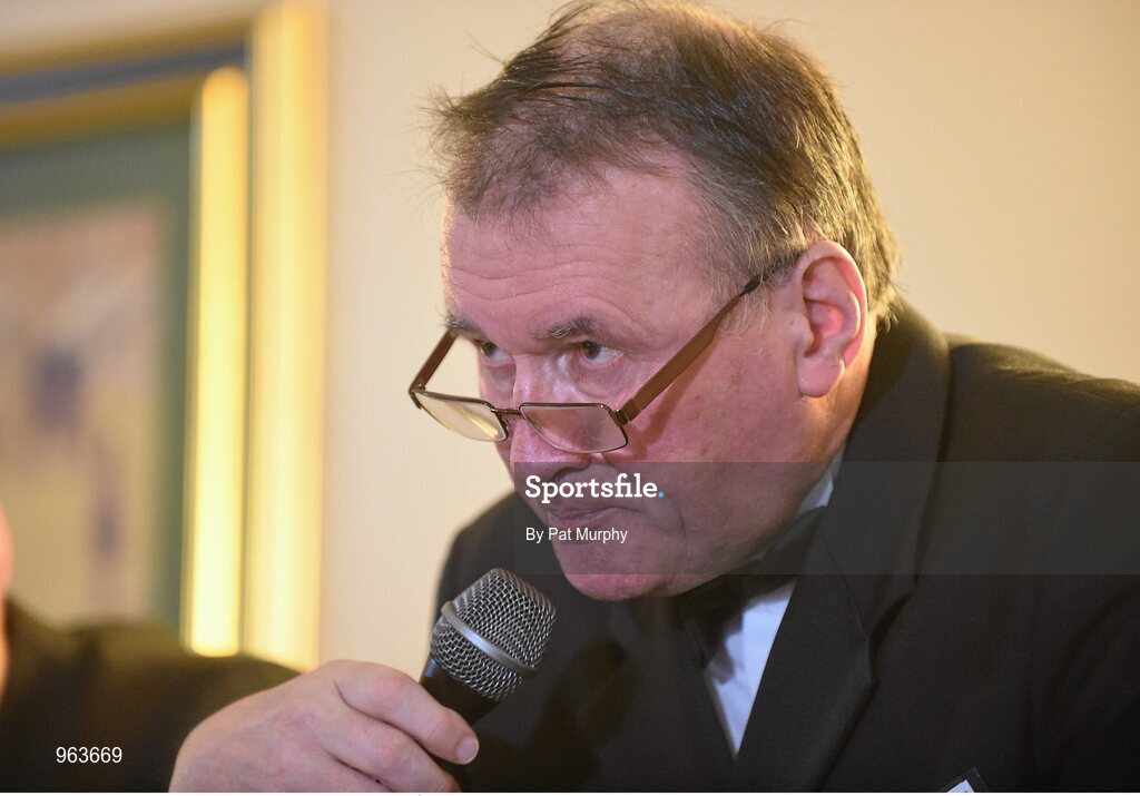 14 February 2015; Quizmaster Micheal O Mairtin during the Table Quiz competition at the All-Ireland Scór na nÓg Championship Finals 2015. Citywest Hotel, Saggart, Co. Dublin. Picture credit: Pat Murphy / SPORTSFILE