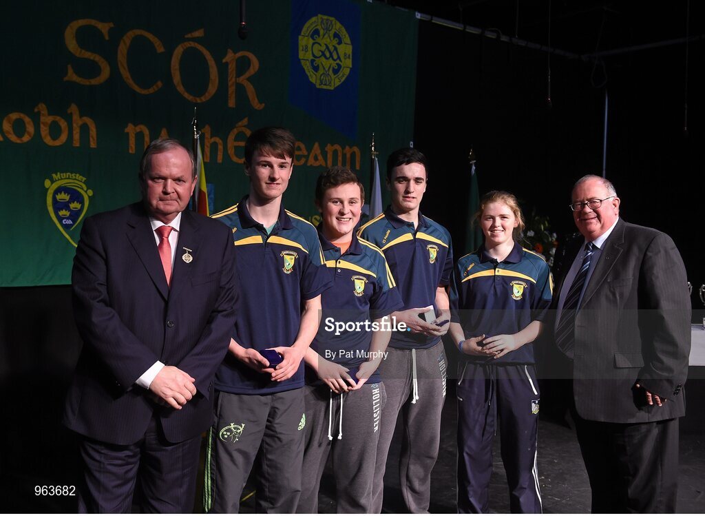 14 February 2015; The CLG Craobh Chumhra Crecora, Limerick, team of Cian Leahy, Karl Moloney Eoin Moore and Derbhla Egan reive their medals from Uachtaran Cumann Luthcleas Gael Liam O Neill, left, and Liam O Laochdha, Cathaoirleach, Coiste Naisiunta Scor, right, after finishing second in the Table Quiz competition during the All-Ireland Scór na nÓg Championship Finals 2015. Citywest Hotel, Saggart, Co. Dublin. Picture credit: Pat Murphy / SPORTSFILE