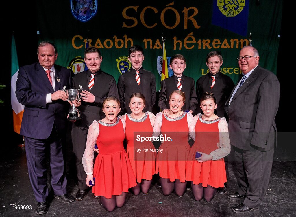 14 February 2015; The Aghamore, Co. Mayo, team, back row from left, Sean Freyne, James Freyne, Thomas Doherty and David Hession. Front row, from left, Anne Duffy, Eleanor Harrison, Rachel Lyons and Orna Hession are presented with their trophy by Uachtaran Cumann Luthcleas Gael Liam O Neill, left, and Liam O Laochdha, Cathaoirleach, Coiste Naisiunta Scor, right, after winning the Set Dancing competition during the All-Ireland Scór na nÓg Championship Finals 2015. Citywest Hotel, Saggart, Co. Dublin. Picture credit: Pat Murphy / SPORTSFILE