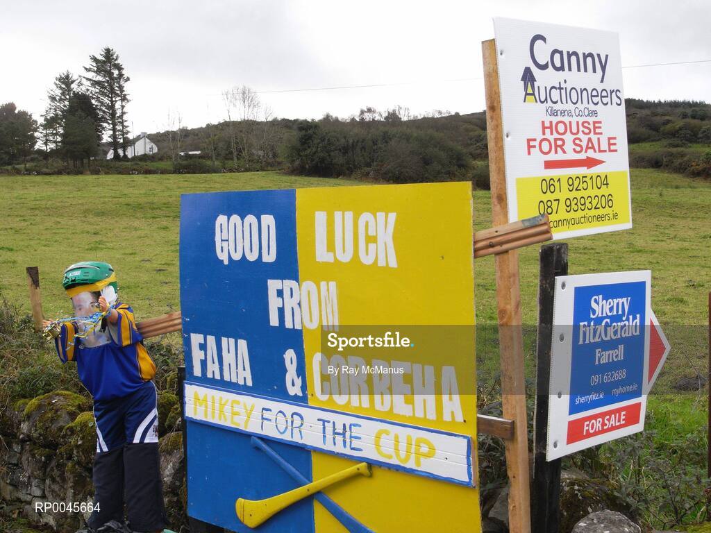 28 October 2007; Good luck posters on the road side near Scarriff Co.Clare. VHI Healthcare Connacht Senior Club Football Championship Final, Corofin, Galway, v Carnacon, Mayo, GAA grounds, Corofin, Galway. Picture credit: Ray McManus / SPORTSFILE
