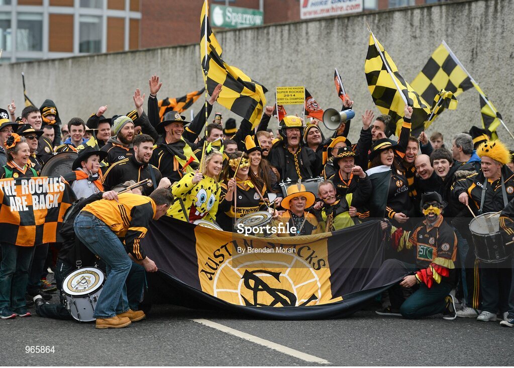 15 February 2015; Austin Stacks supporters arrive at O'Moore Park ahead of the game. AIB GAA Football All-Ireland Senior Club Championship, Semi-Final, Austin Stacks v Slaughtneil, O'Moore Park, Portlaoise, Co. Laois. Picture credit: Brendan Moran / SPORTSFILE