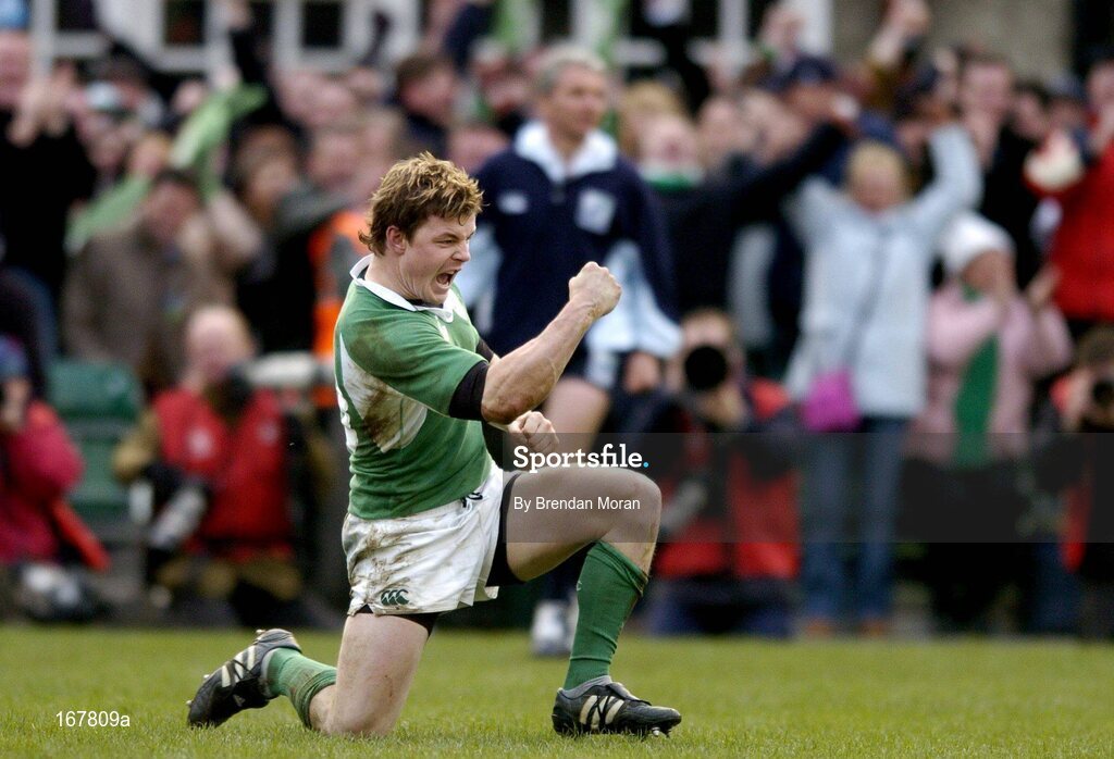 27 February 2005; Ireland captain Brian O'Driscoll celebrates scoring his sides first try against England. RBS Six Nations Championship 2005, Ireland v England, Lansdowne Road, Dublin. Picture credit: Brendan Moran / SPORTSFILE