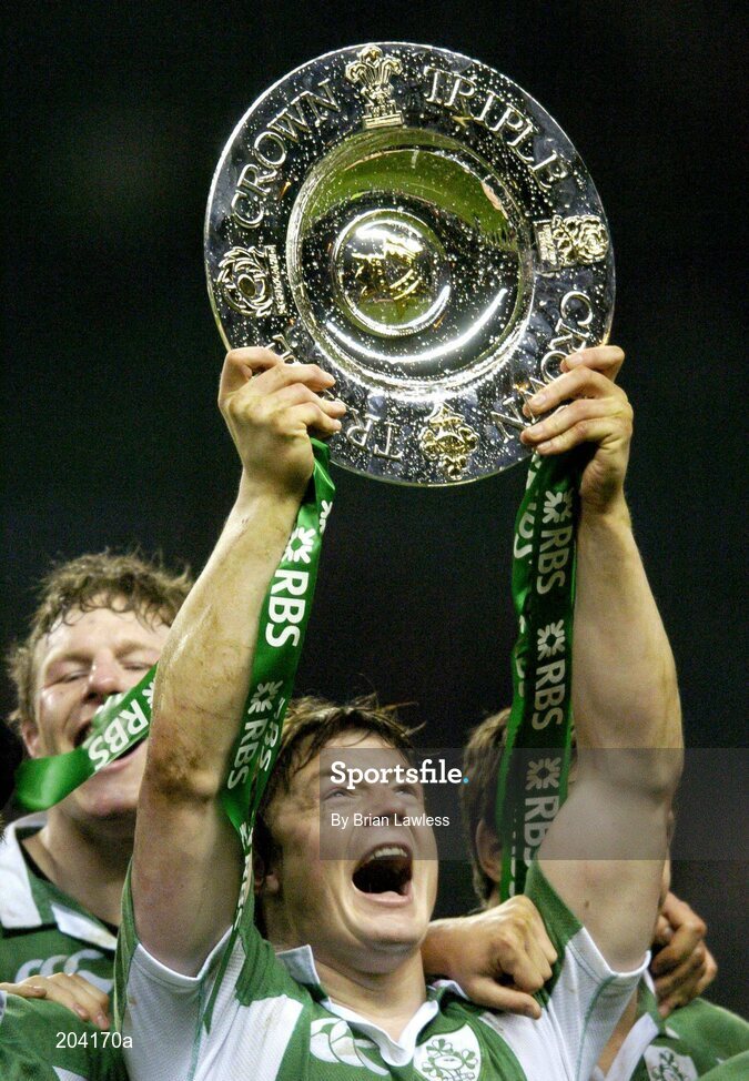 18 March 2006; Ireland captain Brian O'Driscoll lifts the Triple Crown after the match. RBS 6 Nations 2006, England v Ireland, Twickenham,  England. Picture credit: Brian Lawless / SPORTSFILE