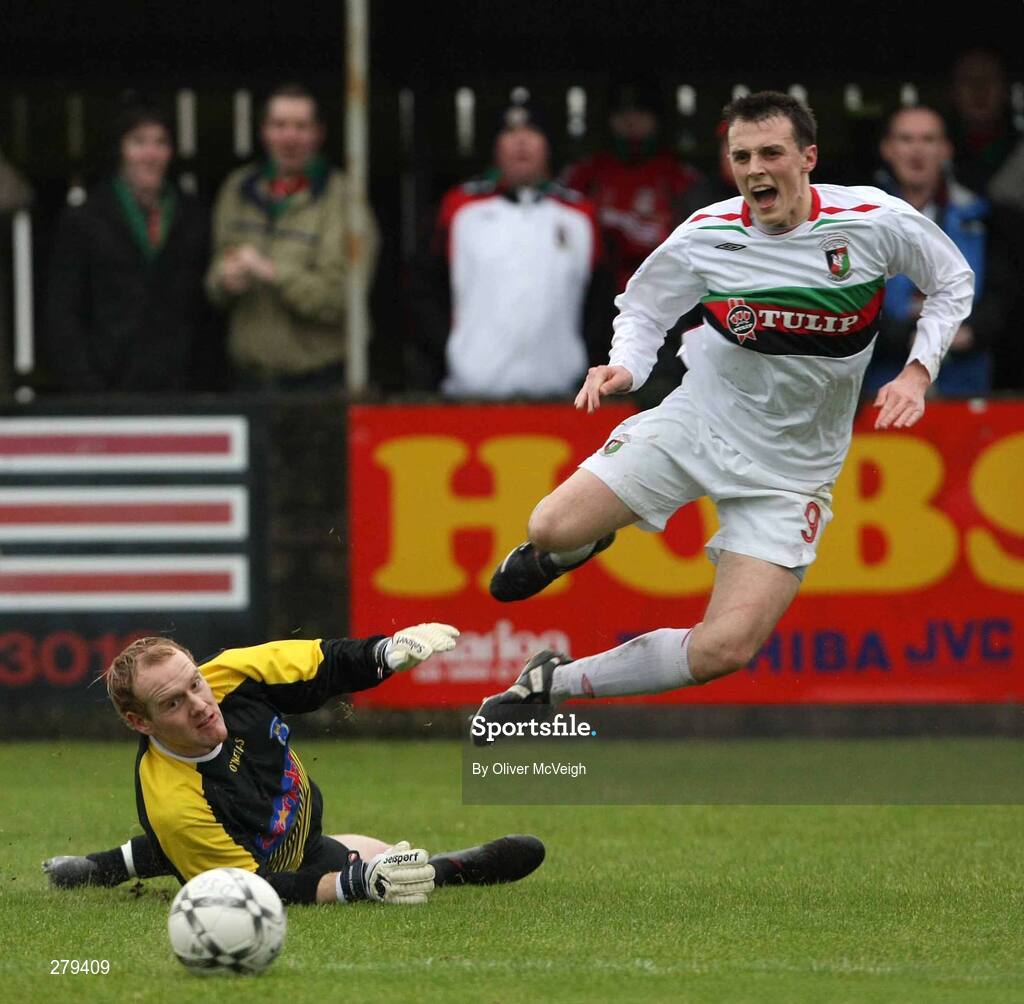 19 January 2008; Michael Halliday, Glentoran, in action against Dwayne Nelson, Dungannon Swifts. Carnegie Premier League, Dungannon Swifts v Glentoran, Stangmore Park, Dungannon, Co. Tyrone. Picture credit; Oliver McVeigh / SPORTSFILE