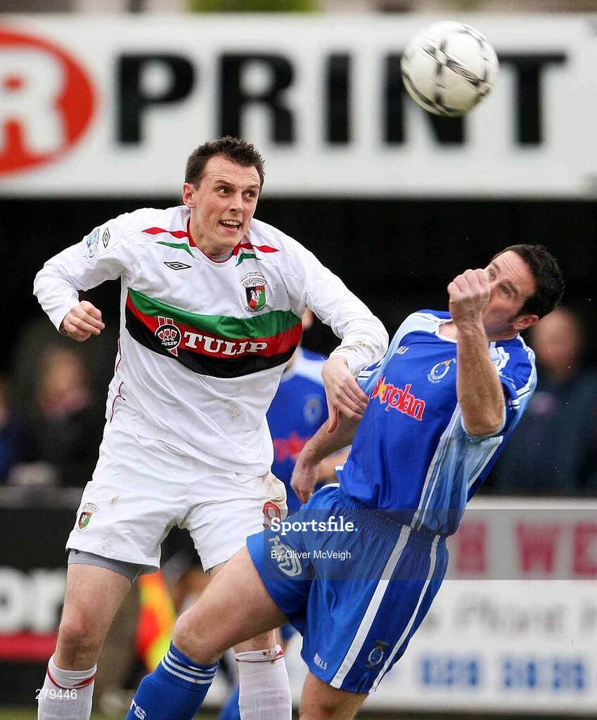 19 January 2008; Michael Halliday, Glentoran, in action against Johnny Montgomery, Dungannon Swifts. Carnegie Premier League, Dungannon Swifts v Glentoran, Stangmore Park, Dungannon, Co. Tyrone. Picture credit; Oliver McVeigh / SPORTSFILE