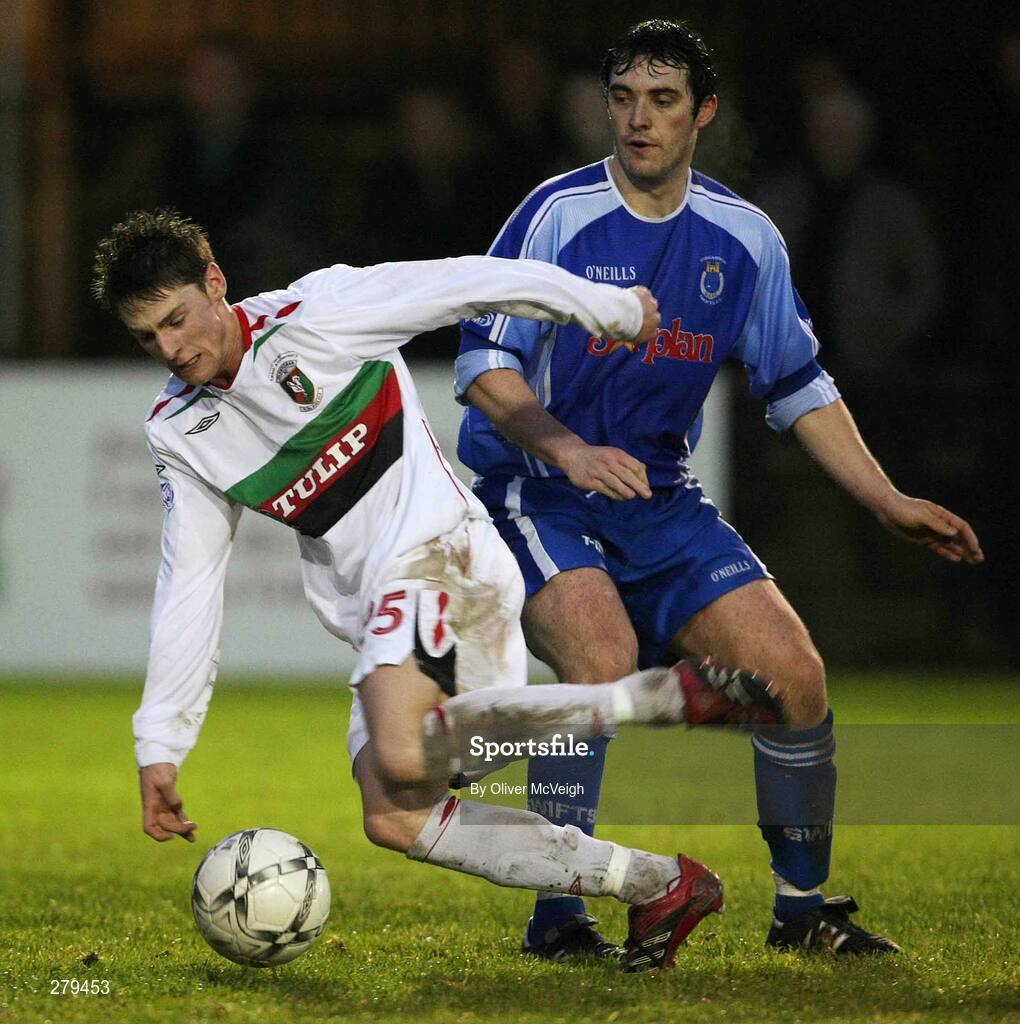 19 January 2008; Daryl Fordyce, Glentoran, in action against Michael Hegarty, Dungannon Swifts. Carnegie Premier League, Dungannon Swifts v Glentoran, Stangmore Park, Dungannon, Co. Tyrone. Picture credit; Oliver McVeigh / SPORTSFILE