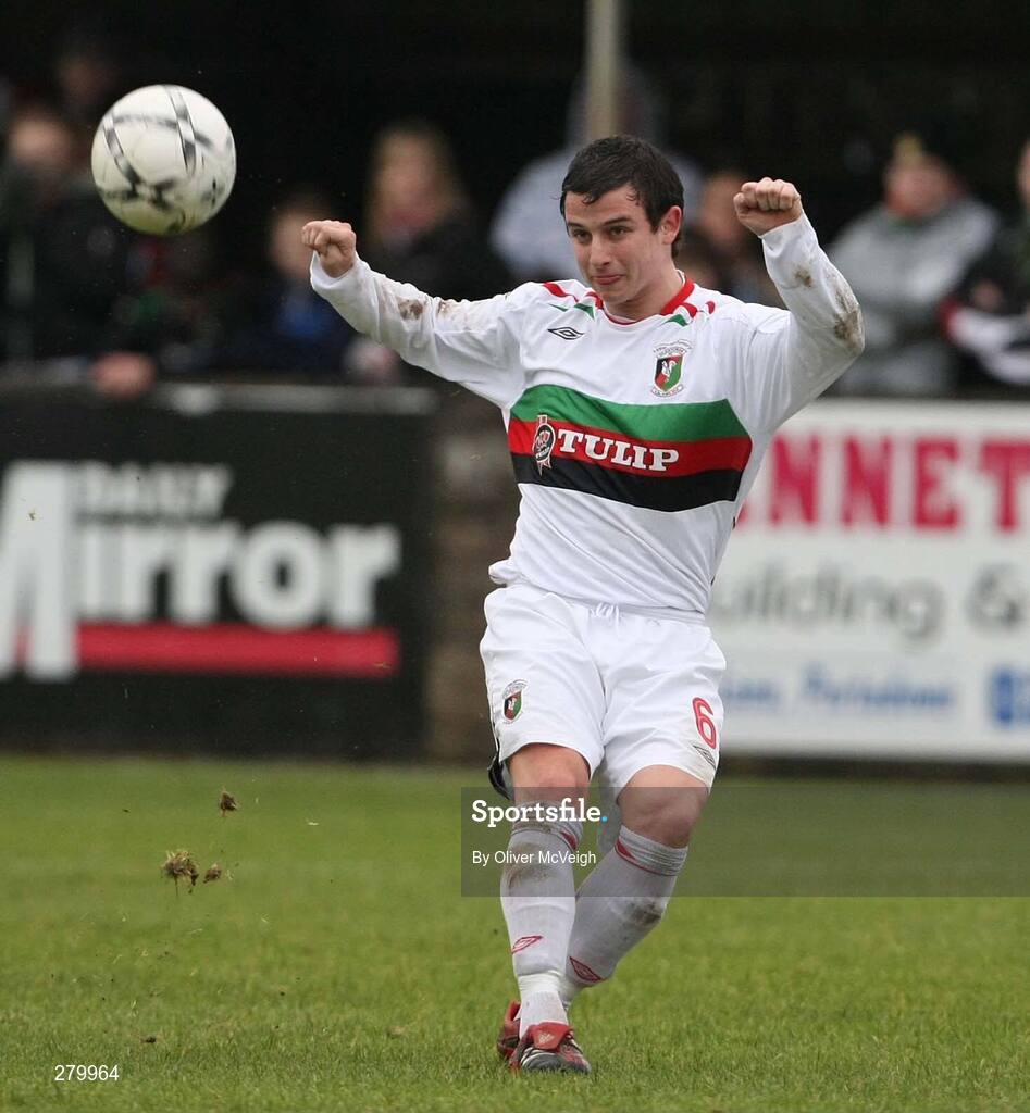 19 January 2008; Shane McCabe, Glentoran. Carnegie Premier League, Dungannon Swifts v Glentoran, Stangmore Park, Dungannon, Co. Tyrone. Picture credit; Oliver McVeigh / SPORTSFILE