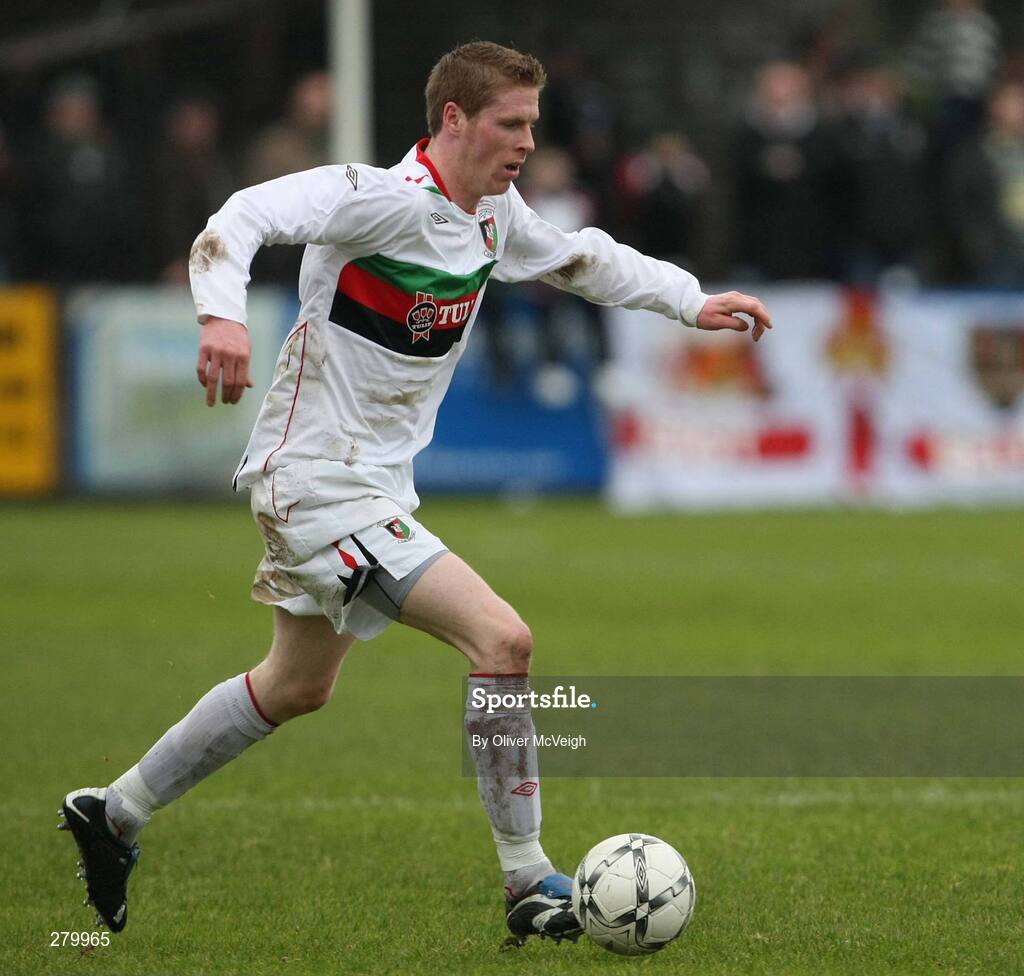 19 January 2008; Darren Boyce, Glentoran. Carnegie Premier League, Dungannon Swifts v Glentoran, Stangmore Park, Dungannon, Co. Tyrone. Picture credit; Oliver McVeigh / SPORTSFILE