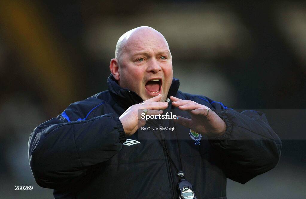 26 January 2008; Linfield manager David Jeffrey issues instructions to his players. Carnegie Premier League, Linfield v Armagh City, Windsor Park, Belfast, Co Antrim. Picture credit; Oliver McVeigh / SPORTSFILE