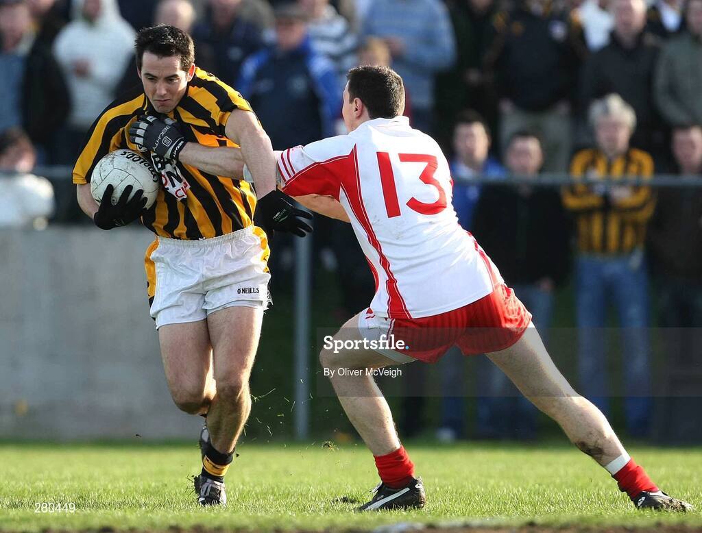 27 January 2008; Aaron Kernan, Crossmaglen Rangers, in action against Fergus McMahon, Tir Chonaill Gaels. AIB All-Ireland Club Football Championship Quarter-Final, Tir Chonaill Gaels v Crossmaglen Rangers, Emerald Gaelic Grounds, Ruislip, London, England. Picture credit: Oliver McVeigh / SPORTSFILE