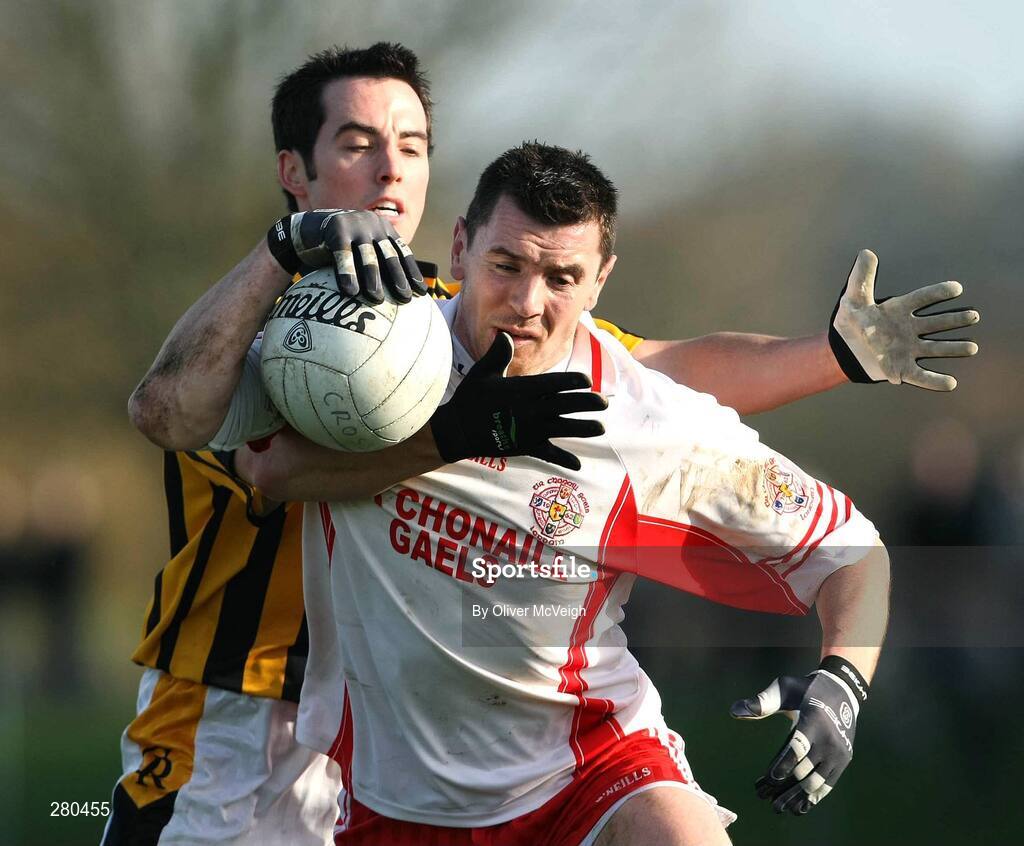 27 January 2008; Fergus McMahon, Tir Chonaill Gaels, in action against Aaron Kernan, Crossmaglen Rangers. AIB All-Ireland Club Football Championship Quarter-Final, Tir Chonaill Gaels v Crossmaglen Rangers, Emerald Gaelic Grounds, Ruislip, London, England. Picture credit: Oliver McVeigh / SPORTSFILE