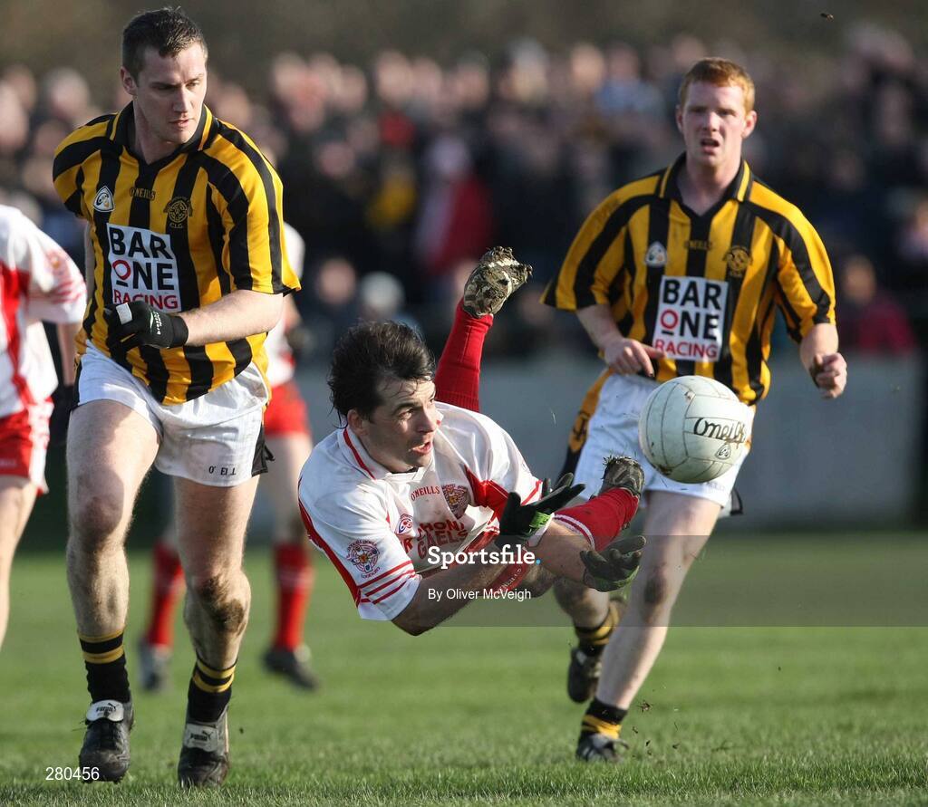 27 January 2008; Ronan Walsh, Tir Chonaill Gaels, in action against John McEntee, Crossmaglen Rangers. AIB All-Ireland Club Football Championship Quarter-Final, Tir Chonaill Gaels v Crossmaglen Rangers, Emerald Gaelic Grounds, Ruislip, London, England. Picture credit: Oliver McVeigh / SPORTSFILE
