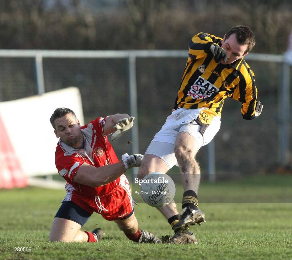 27 January 2008; Tony Kernan, Crossmaglen Rangers, in action against Brian McBrearty, Tir Chonaill Gaels. AIB All-Ireland Club Football Championship Quarter-Final, Tir Chonaill Gaels v Crossmaglen Rangers, Emerald Gaelic Grounds, Ruislip, London, England. Picture credit: Oliver McVeigh / SPORTSFILE