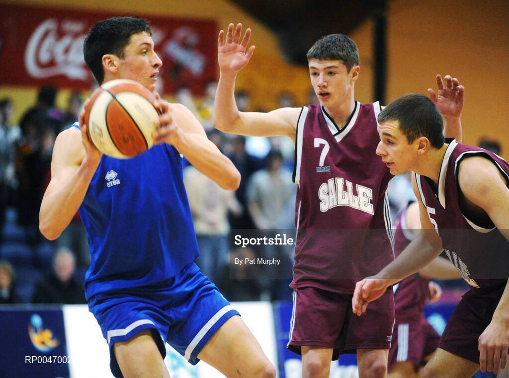 30 January 2008; Seoirse Kenny, Heywood Community School, in action against Joe Hall, 7, and Derry Coyle, De La Salle Churchtown. U19C Boys, All-Ireland Schools Basketball Cup Final, Heywood Community School, Laois v De La Salle Churchtown, Dublin, National Basketball Arena, Tallaght, Dublin. Picture credit: Pat Murphy / SPORTSFILE