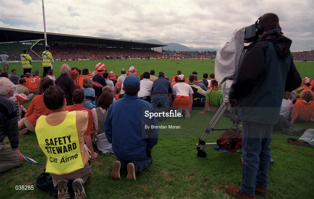 5 July 1998; Cork fans watch from behind the goal during the Bank of Ireland Munster Senior Football Championship Semi-Final match between Kerry and Cork at Fitzgerald Stadium in Killarney, Kerry. Photo by Brendan Moran/Sportsfile