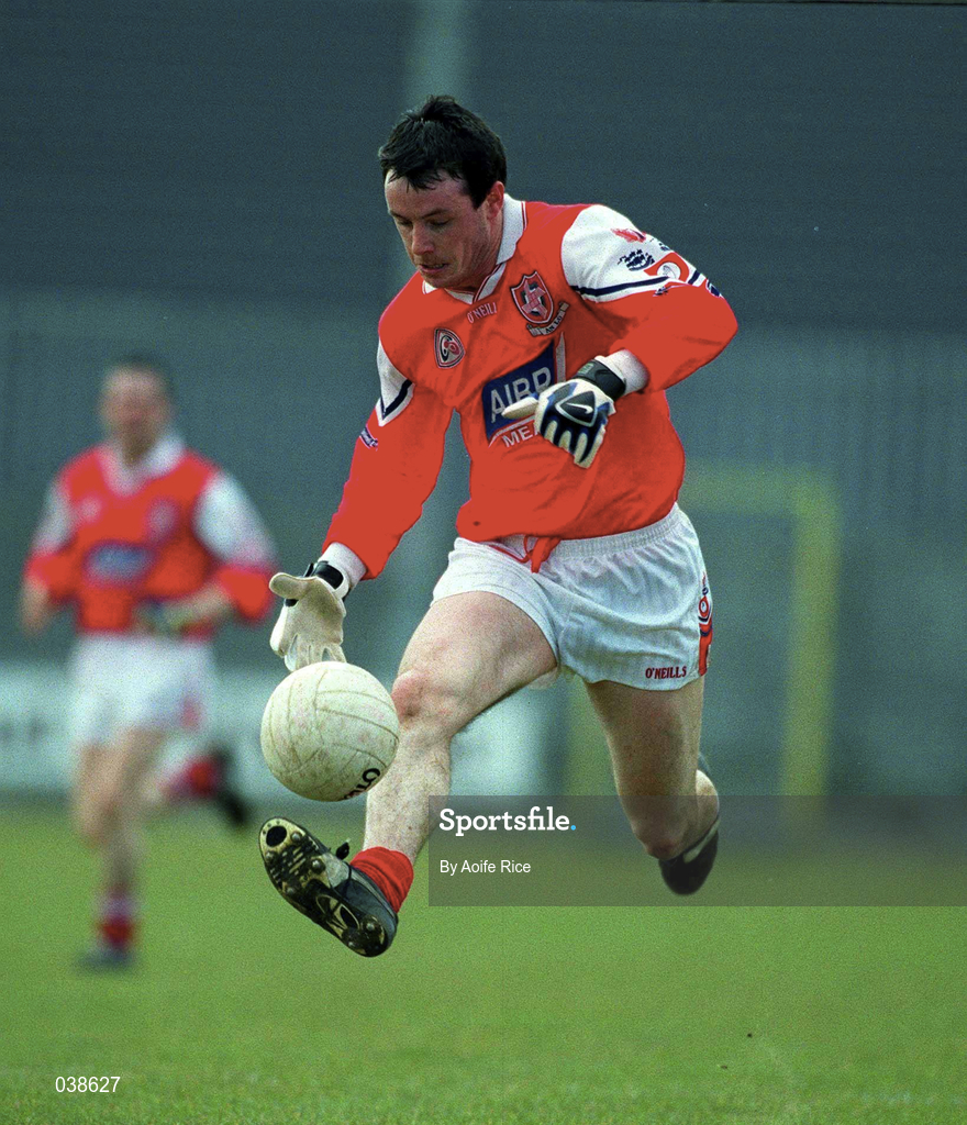 23 April 2000; Martin Farrelly of Louth during the Church & General National Football League Division 2 Semi-Final match between Louth and Laois at Cusack Park in Mullingar, Westmeath. Photo by Aoife Rice/Sportsfile
