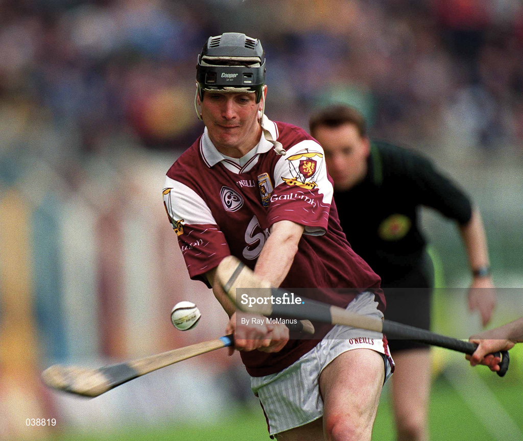 30 April 2000; Ollie Fahy of Galway during the Church & General National Hurling League Division 1 Semi-Final match between Galway and Waterford at Semple Stadium in Thurles, Tipperary. Photo by Ray McManus/Sportsfile