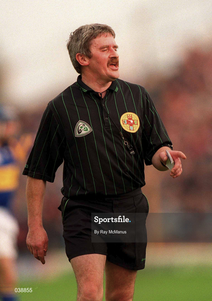 30 April 2000; Referee Pat Horan during the Church & General National Hurling League Division 1 Semi-Final match between Tipperary and Limerick at Semple Stadium in Thurles, Tipperary. Photo by Ray McManus/Sportsfile