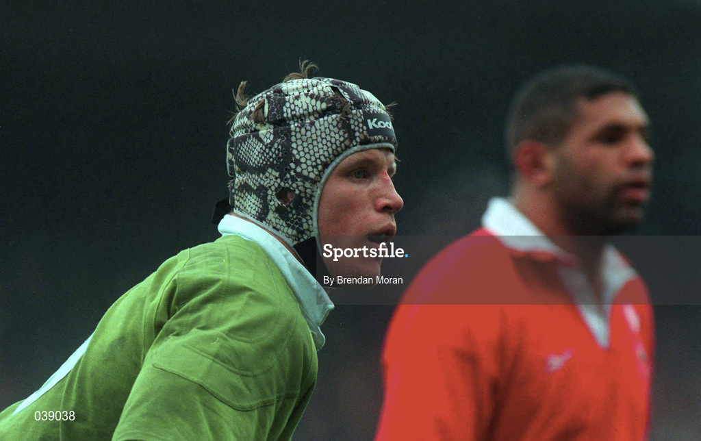 1 April 2000; Simon Easterby of Ireland during the Lloyds TSB 6 Nations match between Ireland and Wales at Lansdowne Road in Dublin. Photo by Brendan Moran/Sportsfile