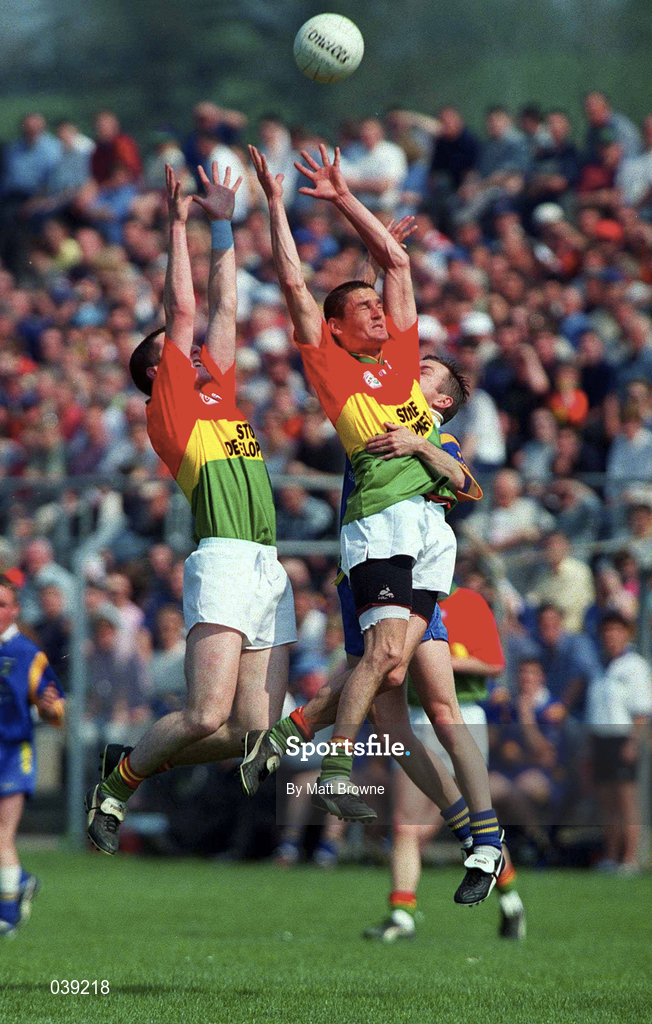 7 May 2000; Barry Sheehan of Wicklow in action against Philip Nolan and Jody Morrissey of Carlow during the Bank of Ireland Leinster Senior Football Championship Group Stage Round 1 match between Wicklow and Carlow at the Aughrim County Ground in Aughrim, Wicklow. Photo by Matt Browne/Sportsfile