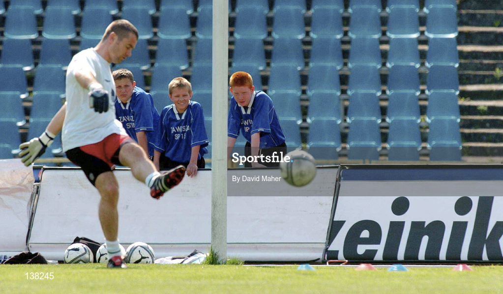 27 April 2004; Local schoolboys watch Shay Given in action during a Republic of Ireland training session at the Zdzis aw Krzyszkowiak Stadium in Bydgoszcz, Poland. Photo by David Maher/Sportsfile
