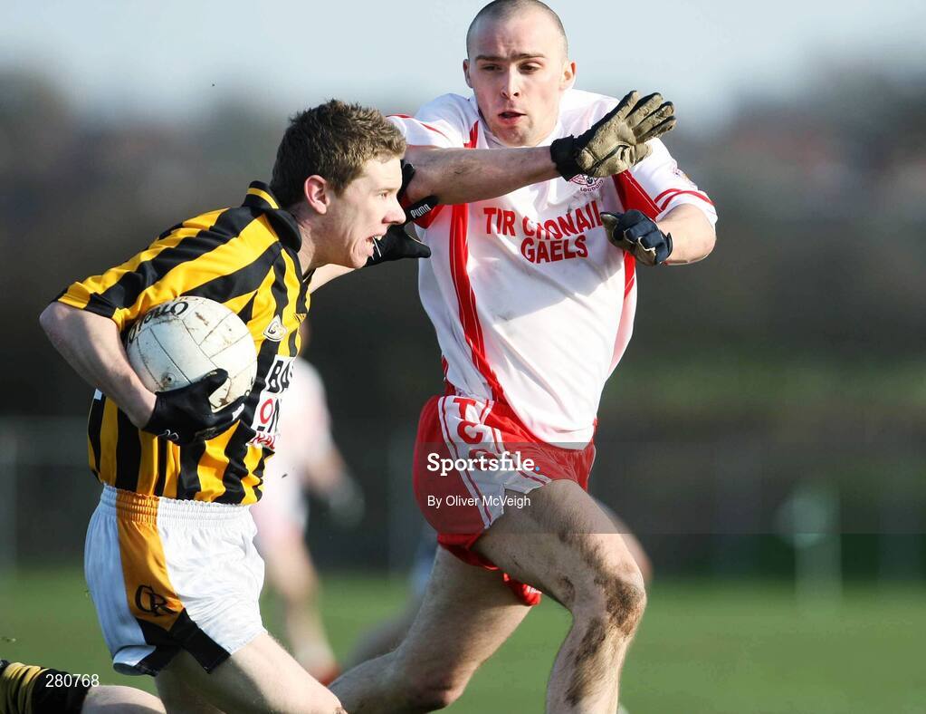 27 January 2008; Martin Aherne, Crossmaglen Rangers, in action against Stephen Boyle, Tir Chonaill Gaels,. AIB All-Ireland Club Football Championship Quarter-Final, Tir Chonaill Gaels v Crossmaglen Rangers, Emerald Gaelic Grounds, Ruislip, London, England. Picture credit: Oliver McVeigh / SPORTSFILE