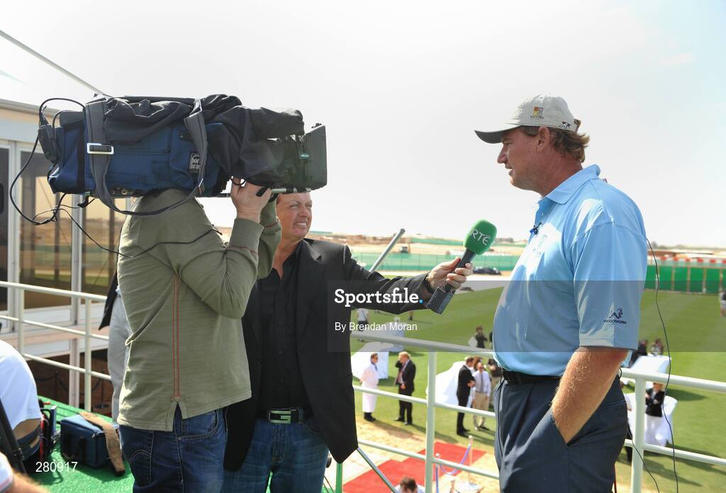 28 January 2008; Marty Morrissey of RTE television interviewing Ernie Els during the opening day of The Els Course in the new Dubai Sports City. Dubai, United Arab Emirates. Picture credit: Brendan Moran / SPORTSFILE *** Local Caption ***