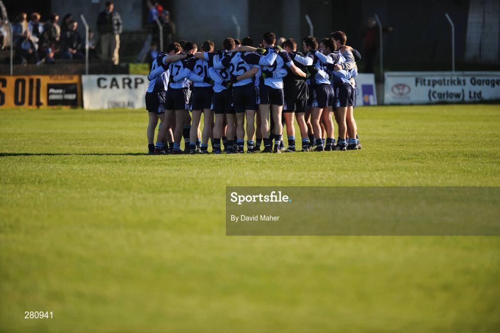 27 January 2008; The Dublin team form a huddle before the start of the game. O'Byrne cup semi-final replay, Carlow v Dublin, Dr. Cullen Park, Carlow. Picture credit: David Maher / SPORTSFILE