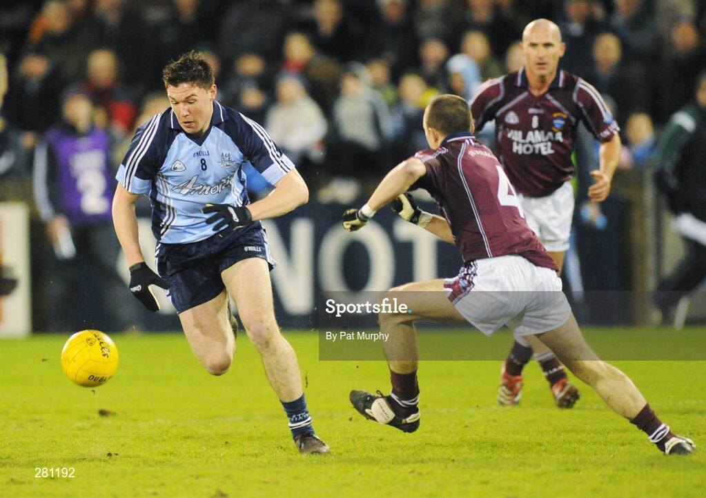 2 February 2008; Éamon Fennell, Dublin, in action against John Keane, Westmeath. Allianz National Football League, Division 2, Round 1, Dublin v Westmeath, Parnell Park, Dubllin. Picture credit: Pat Murphy / SPORTSFILE