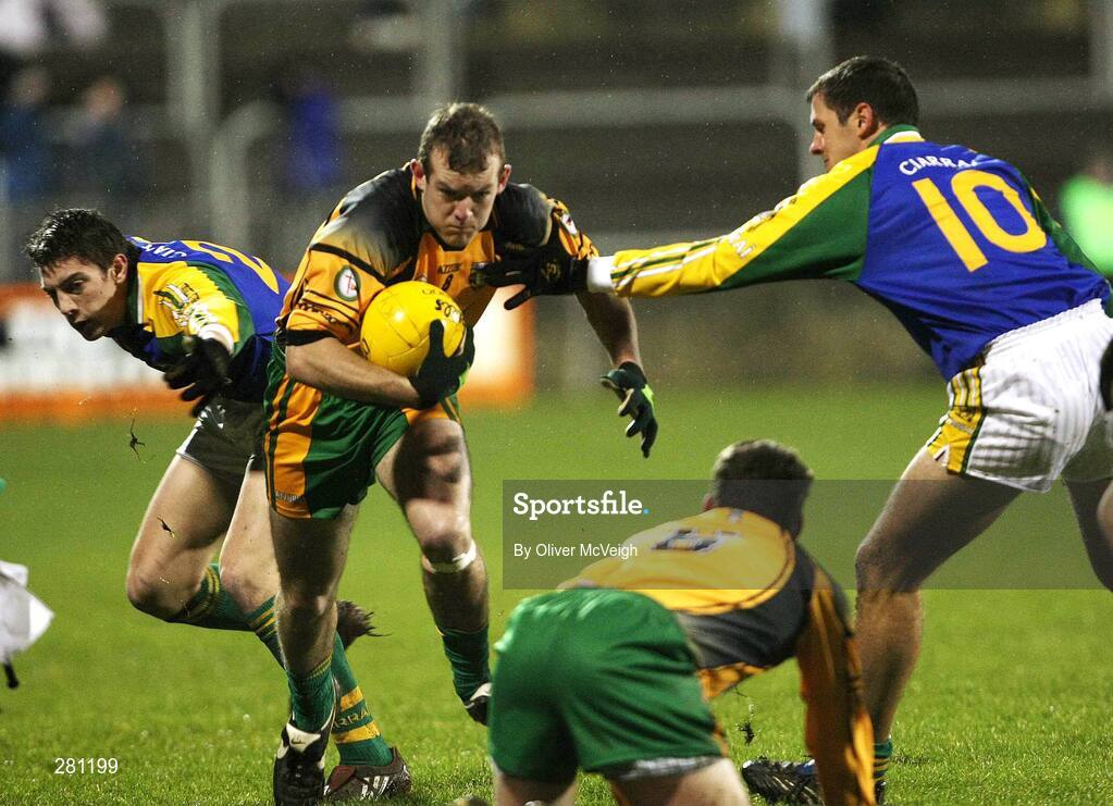 2 February 2008; Neil Gallagher, Donegal, in action against Marc Ó Sé and Eoin Brosnan, Kerry. Allianz National Football League, Division 1, Round 1, Donegal v Kerry, Fr. Tierney Park, Ballyshannon, Co. Donegal. Picture credit: Oliver McVeigh / SPORTSFILE
