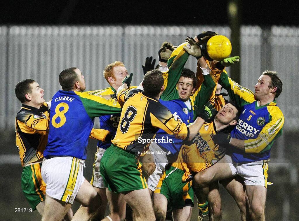 2 February 2008; Kerry's Padraig Reidy and Tommy Griffin in action against Neil Gallagher and Christy Toye, Donegal. Allianz National Football League, Division 1, Round 1, Donegal v Kerry, Fr. Tierney Park, Ballyshannon, Co. Donegal. Picture credit: Oliver McVeigh / SPORTSFILE