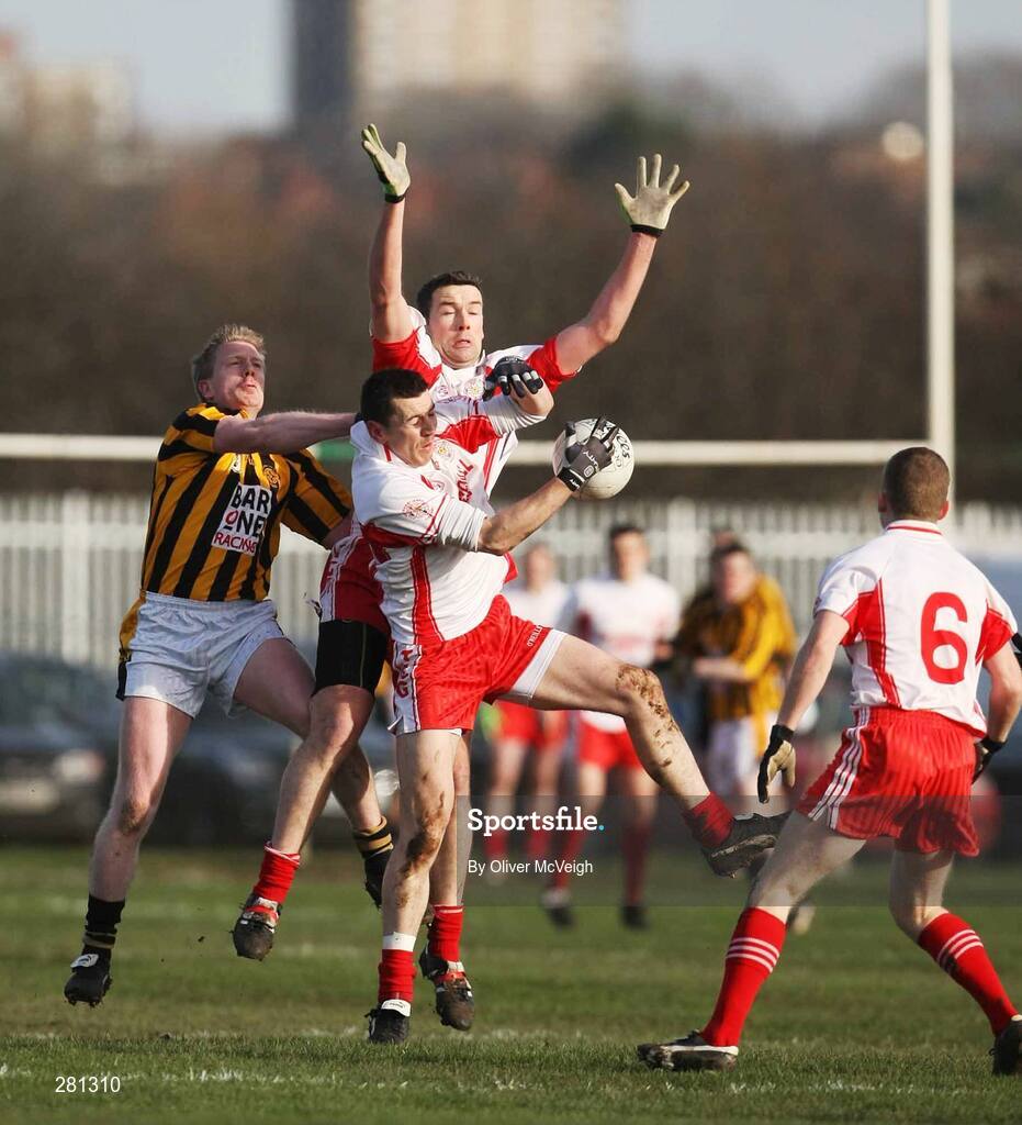 27 January 2008; Declan Meehan and Gary Kane, Tir Chonaill Gaels, in action against Stephen Clarke, Crossmaglen Rangers. AIB All-Ireland Club Football Championship Quarter-Final, Tir Chonaill Gaels v Crossmaglen Rangers, Emerald Gaelic Grounds, Ruislip, London, England. Picture credit: Oliver McVeigh / SPORTSFILE