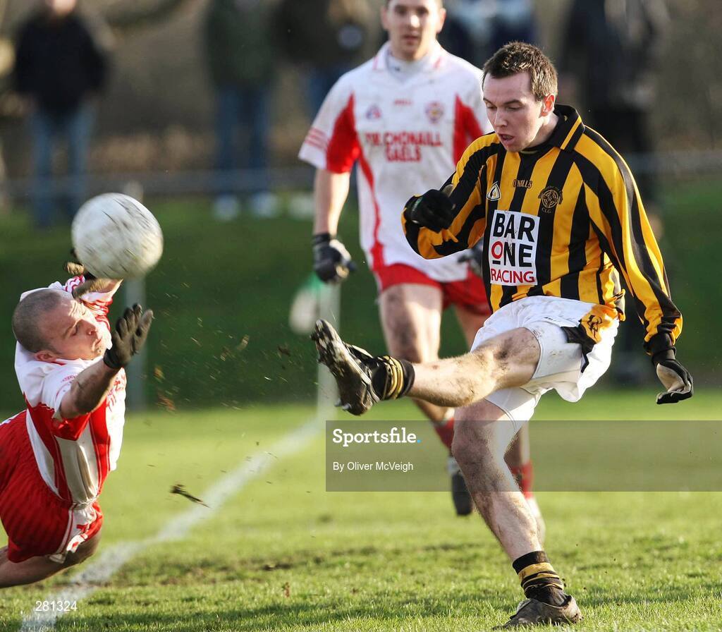 27 January 2008; Tony Kernan, Crossmaglen Rangers. AIB All-Ireland Club Football Championship Quarter-Final, Tir Chonaill Gaels v Crossmaglen Rangers, Emerald Gaelic Grounds, Ruislip, London, England. Picture credit: Oliver McVeigh / SPORTSFILE