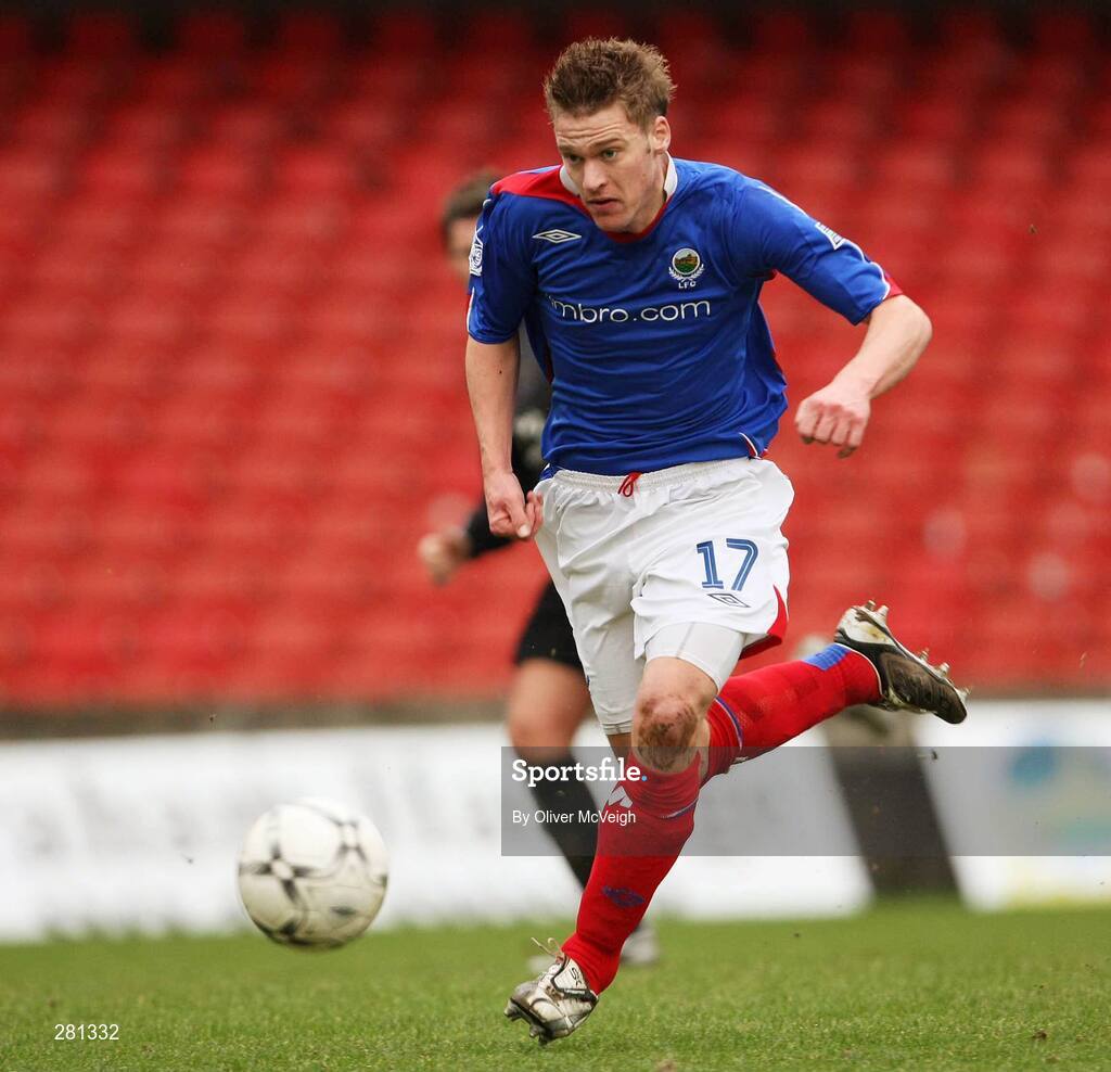 26 January 2008; Peter Thompson, Linfield. Carnegie Premier League, Linfield v Armagh City, Windsor Park, Belfast, Co Antrim. Picture credit; Oliver McVeigh / SPORTSFILE