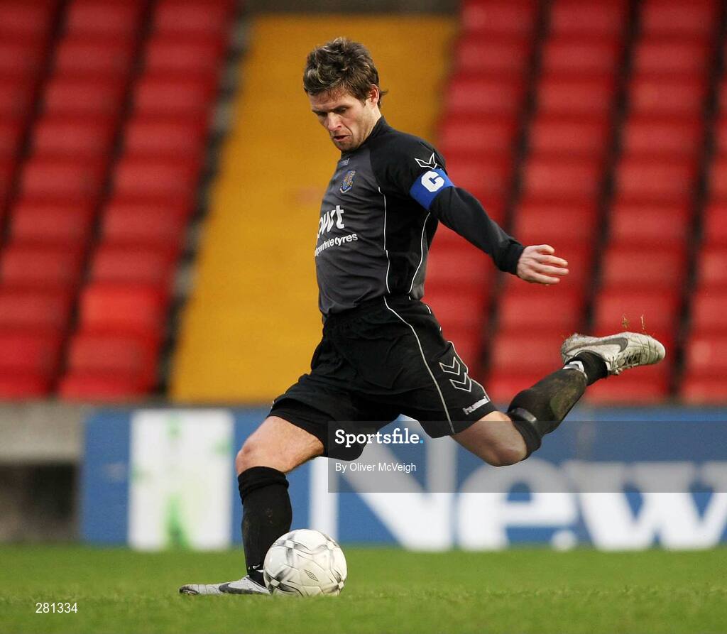 26 January 2008; Mark Gracey, Armagh City. Carnegie Premier League, Linfield v Armagh City, Windsor Park, Belfast, Co Antrim. Picture credit; Oliver McVeigh / SPORTSFILE