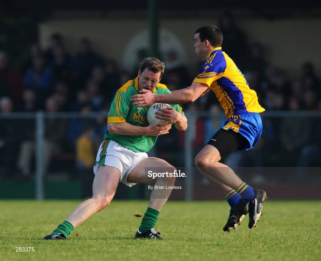 17 February 2008; Nigel Crawford, Meath, in action against Mark O'Carroll, Roscommon. Allianz National Football League, Division 2, Round 2, Roscommon v Meath, Kiltoom, Co. Roscommon. Picture credit; Brian Lawless / SPORTSFILE
