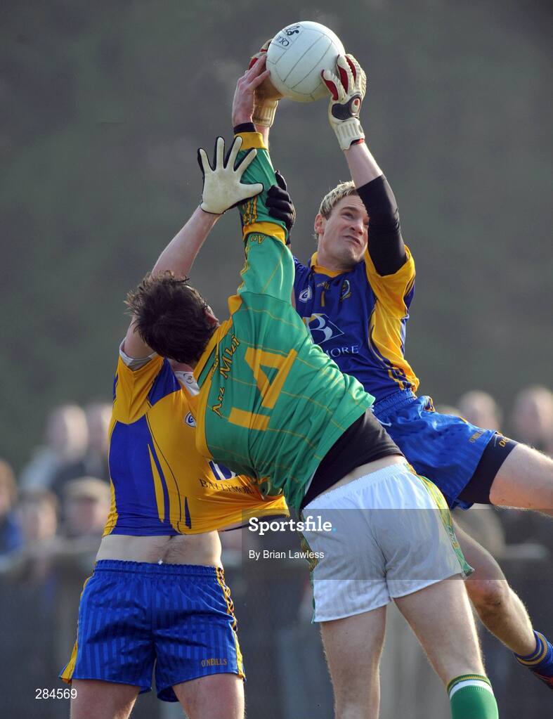 17 February 2008; Geoffrey Claffey, Roscommon, in action against Jamie Queeney, Meath. Allianz National Football League, Division 2, Round 2, Roscommon v Meath, St. Brigid's, Kiltoom, Co. Roscommon. Picture credit; Brian Lawless / SPORTSFILE