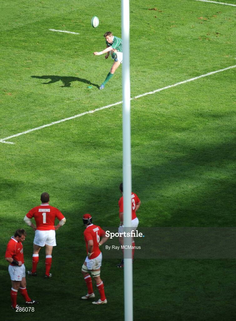 08 March 2008; Ireland's Ronan O'Gara converts a penalty to make the score 6-0. RBS Six Nations Rugby Championship, Ireland v Wales, Croke Park, Dublin. Picture credit: Ray McManus / SPORTSFILE