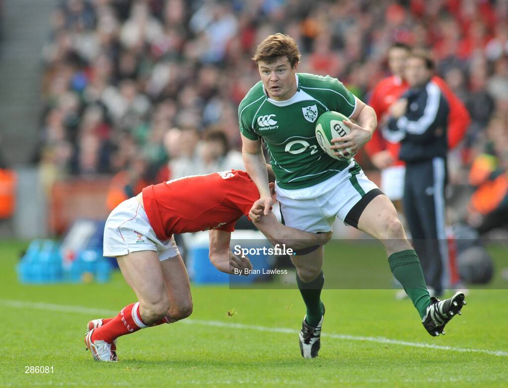 8 March 2008; Brian O'Driscoll, Ireland, in action against Shane Williams, Wales. RBS Six Nations Rugby Championship, Ireland v Wales, Croke Park, Dublin. Picture credit: Brian Lawless / SPORTSFILE
