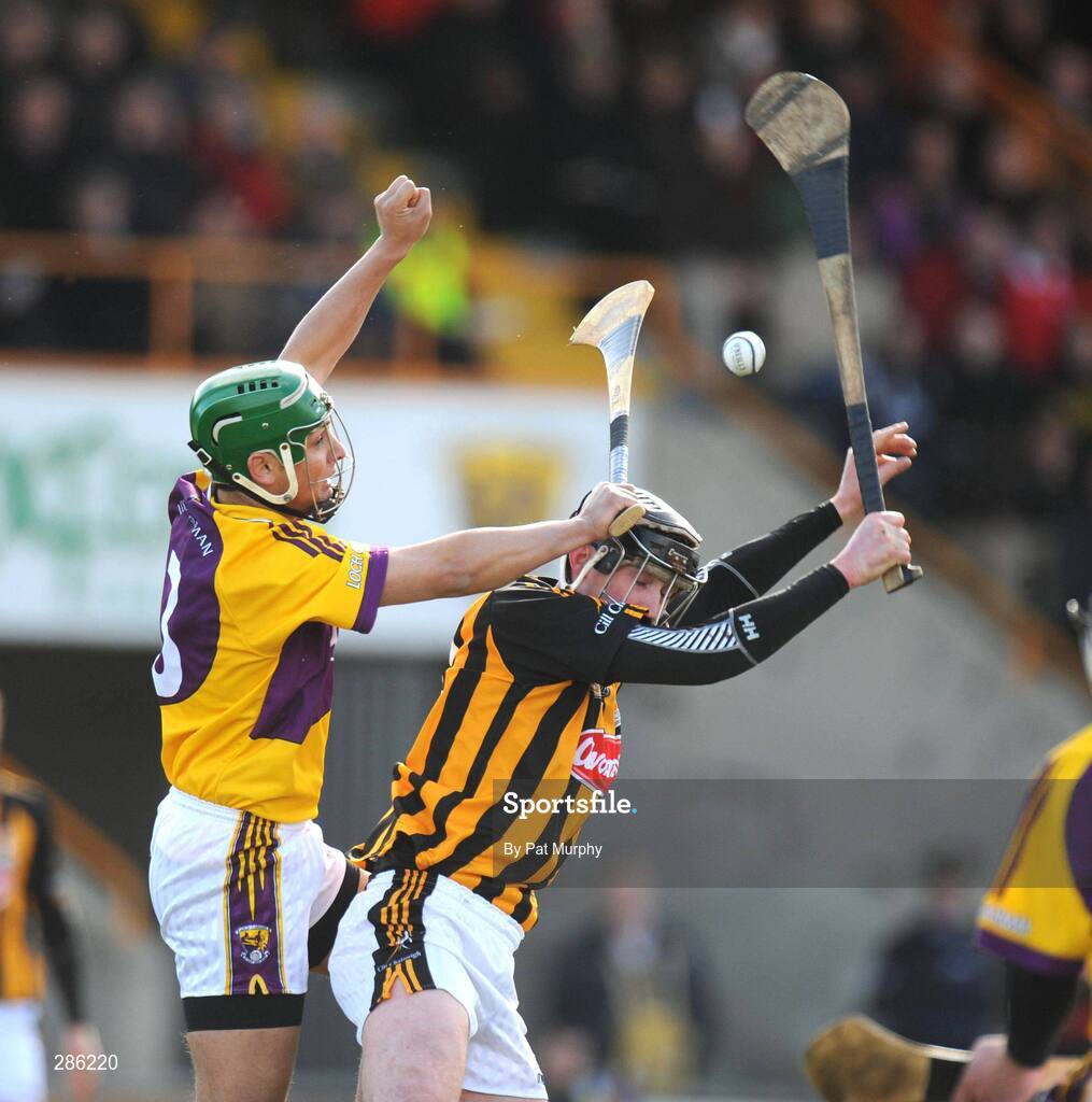 9 March 2008; Martin Comerford, Kilkenny, in action against Keith Rossiter, Wexford. Allianz National Hurling League, Division 1A, Round 3, Wexford v Kilkenny, Wexford Park, Wexford. Picture credit: Pat Murphy / SPORTSFILE