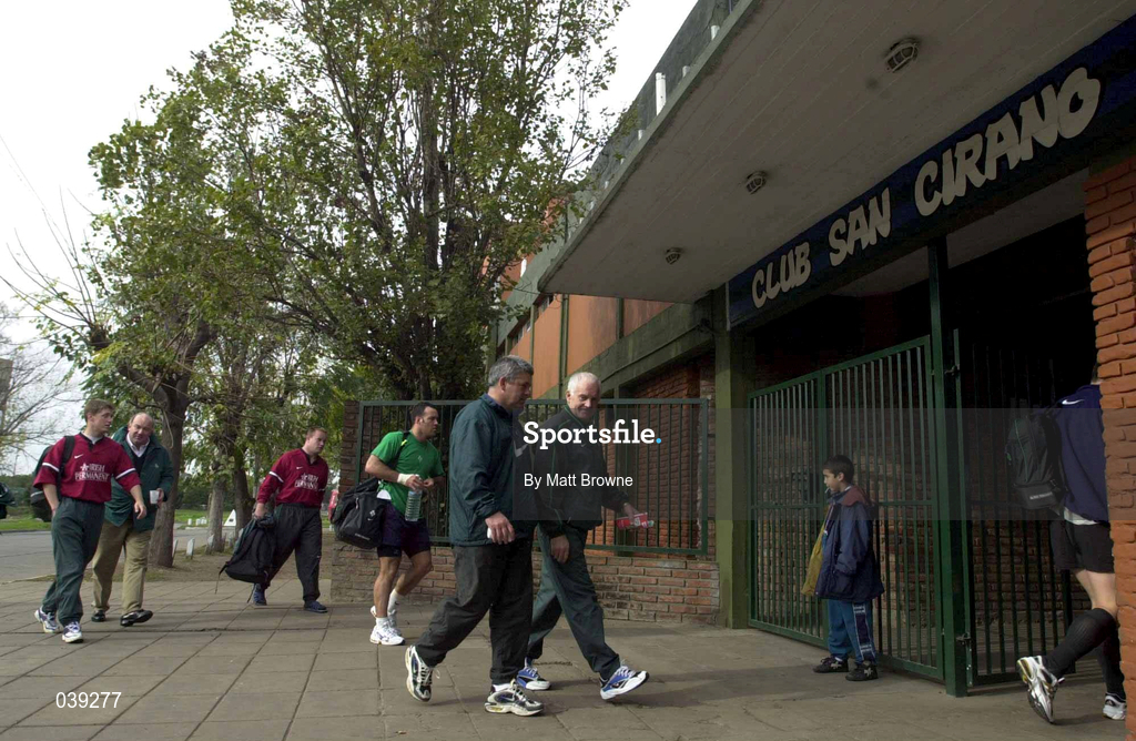 31 May 2000; The Ireland rugby team lead by team manager Brian O'Brien and coach Warren Gatland arrive for a training session at Club San Cirano Rugby Grounds in Buenos Aires, Argentina. Photo by Matt Browne/Sportsfile