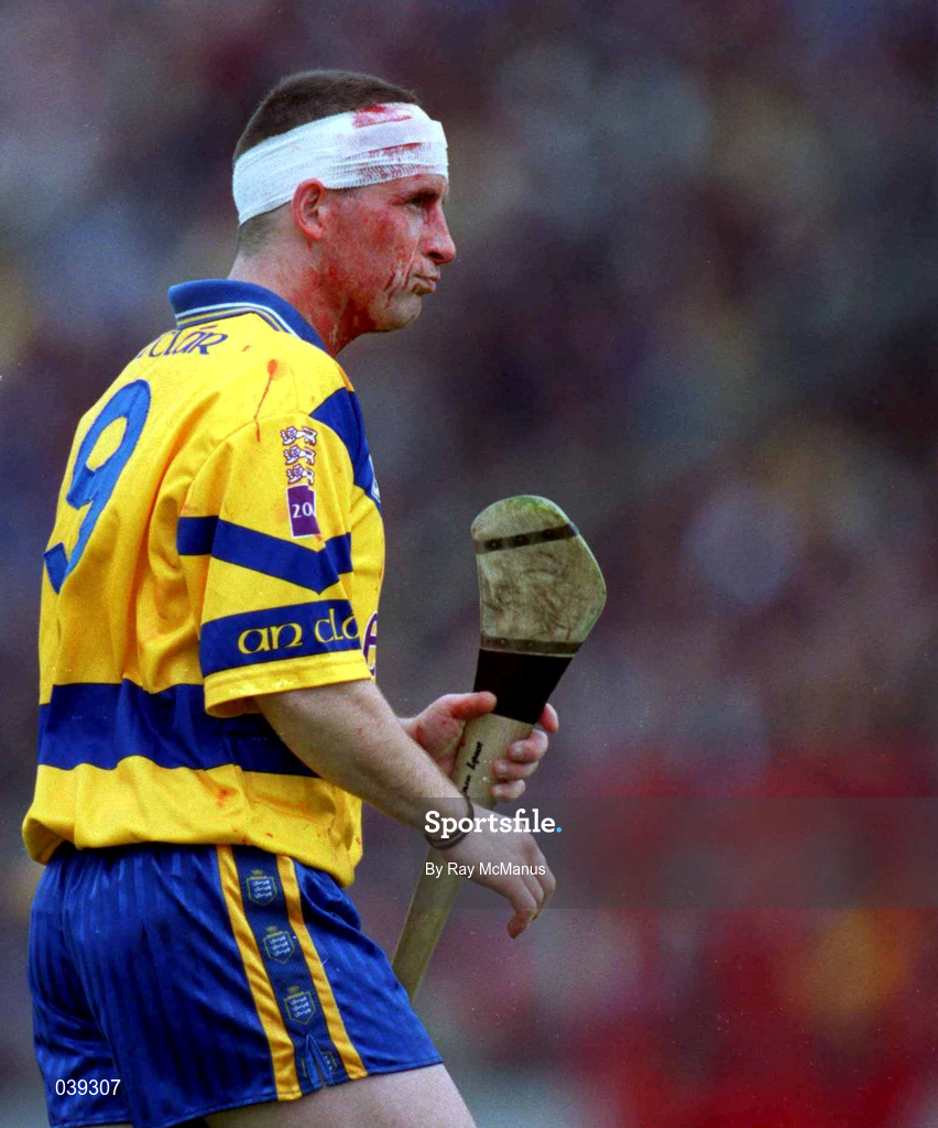 11 June 2000; Colin Lynch of Clare during the Guinness Munster Senior Hurling Championship Semi-Final match between Tipperary and Clare at Páirc Uí Chaoimh in Cork. Photo by Ray McManus/Sportsfile