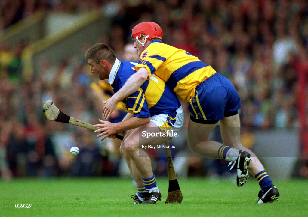 11 June 2000; Paul Shelly of Tipperary in action against Brian Lohan of Clare during the Guinness Munster Senior Hurling Championship Semi-Final match between Tipperary and Clare at Páirc Uí Chaoimh in Cork. Photo by Ray McManus/Sportsfile