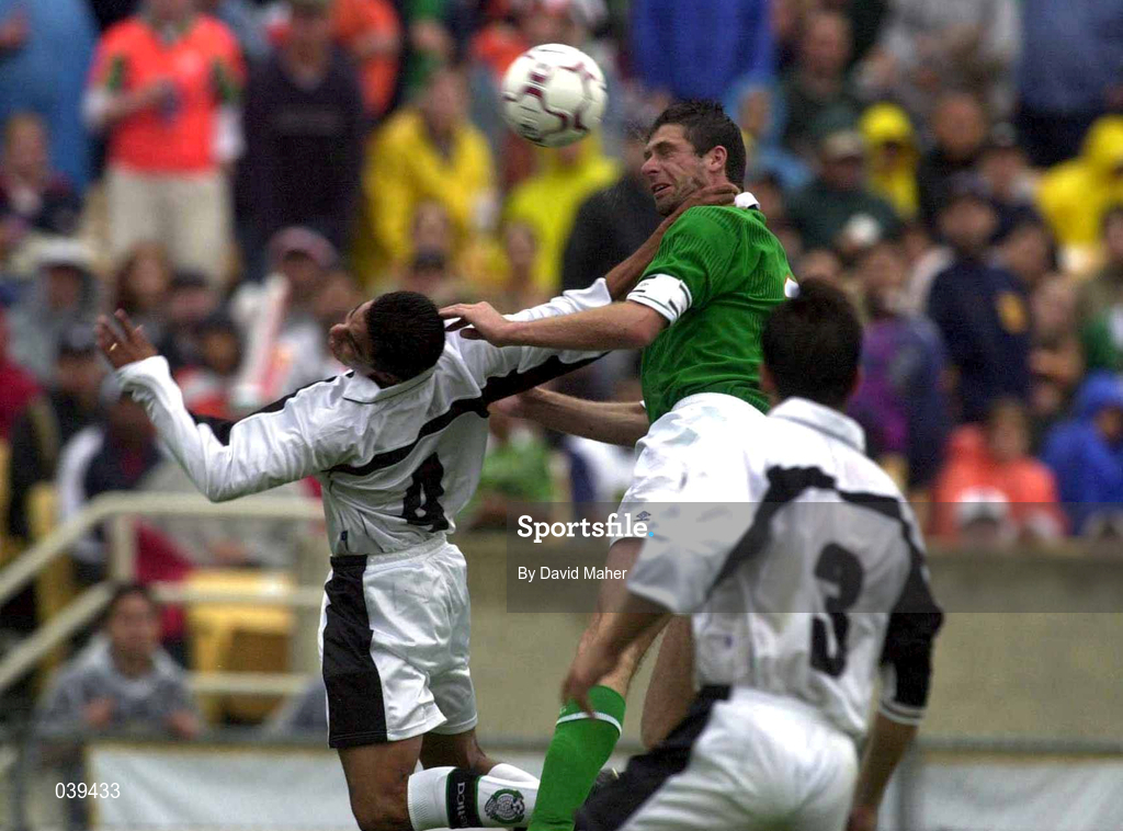 4 June 2000; Niall Quinn of Republic of Ireland in action against Giberto Jimenez of Mexico during the US Nike Cup match between Republic of Ireland and Mexico at Soldier Field in Chicago, Illinois, USA. Photo by David Maher/Sportsfile