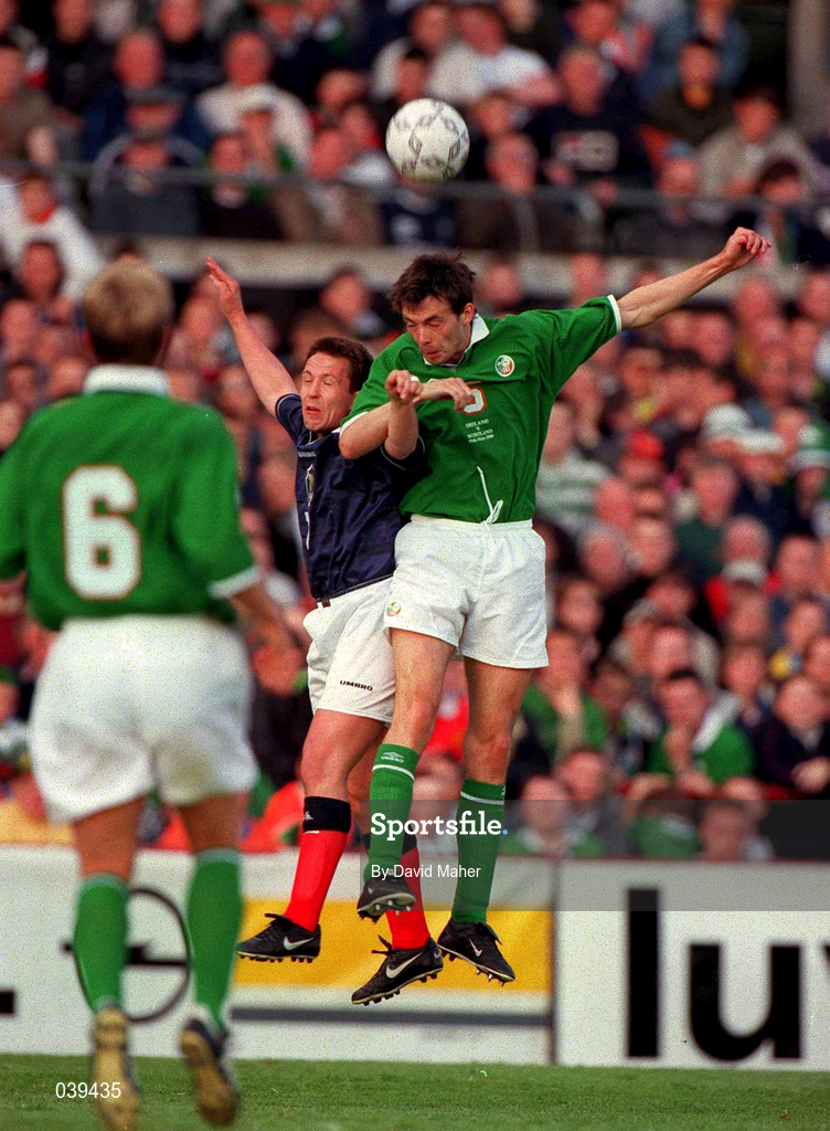 30 May 2000; Gary Breen of Republic of Ireland in action against Billy Dodds of Scotland during the International Friendly match between Republic of Ireland and Scotland at Lansdowne Road in Dublin. Photo by David Maher/Sportsfile